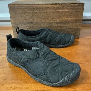 Keen Women Bowser Wrap Black Quilted Rubber Toe Slippers 1025535 Size 8